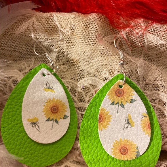 Spring earrings. - Picture 2 of 3
